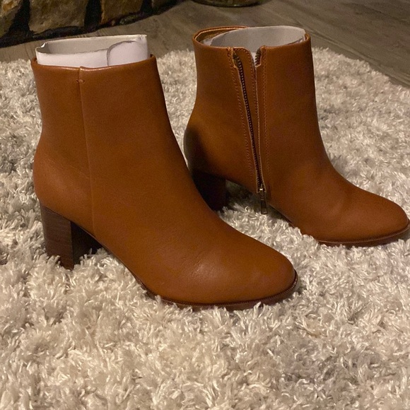Madewell Shoes - The Mira Side-Seam Ankle Boot in Leather by Madewell